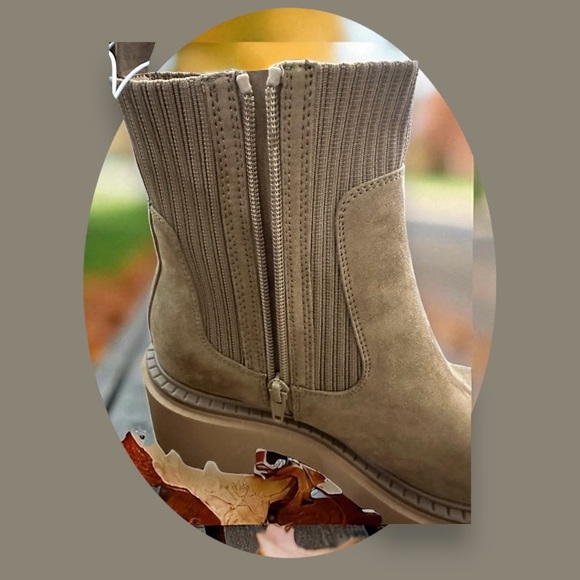 Universal Thread Super Chunky Ankle Boots. Brown. Size: 8.5 - Picture 7 of 13